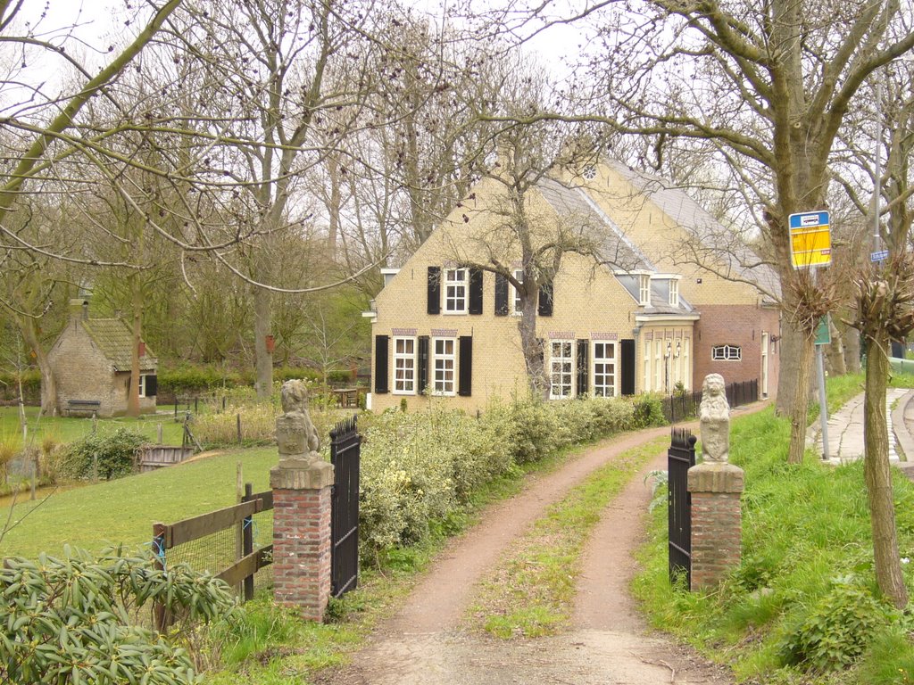 Voormalige boerderij aan de Schulpweg by chiel van waart