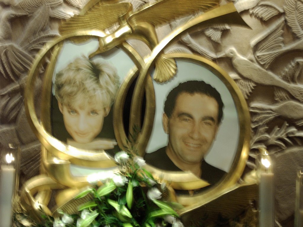 Lady Di & Dodi på Harrods by karurz