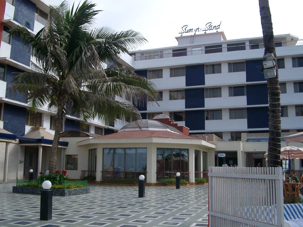 Mumbai (2002-01) - Sun-n-Sand Hotel by across.5.continents