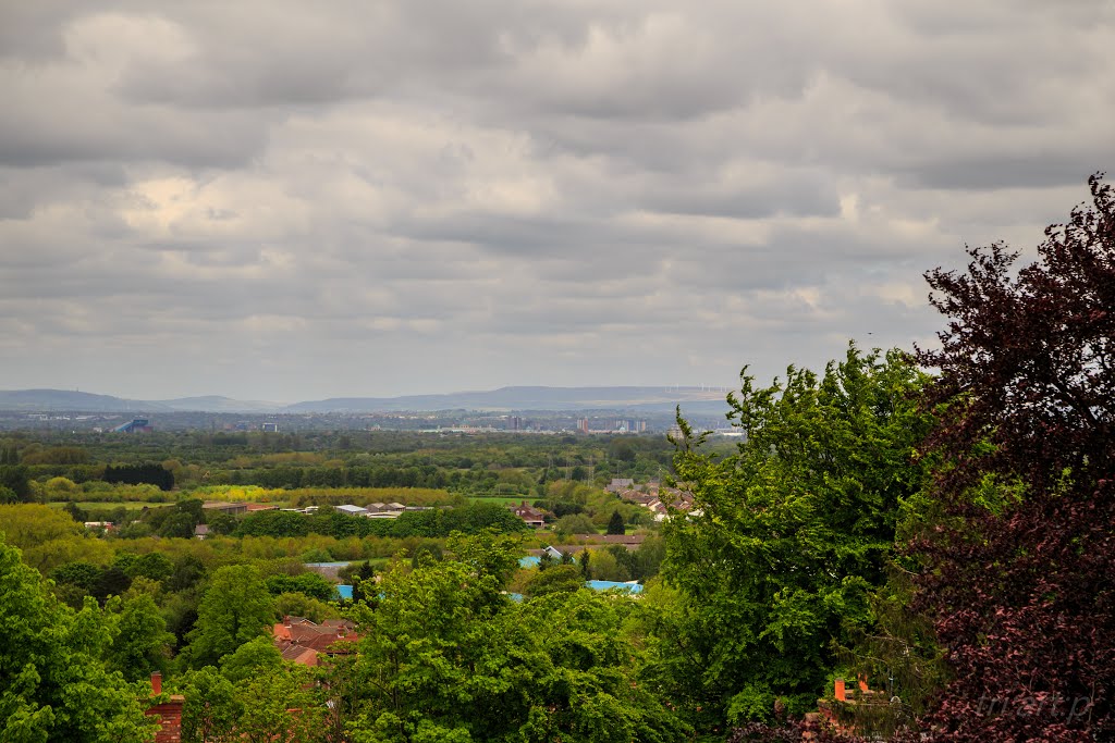 Scout Moor Windfarm on the horizon by tri:art:p