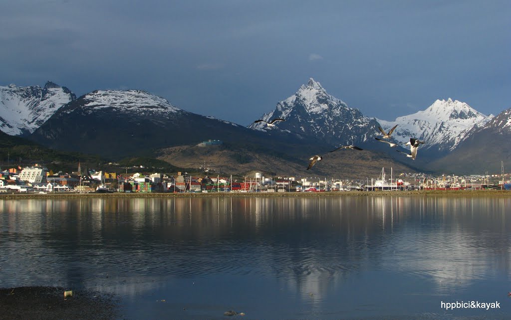 Ushuaia desde Bahía Encerrada by Horacio Pepe