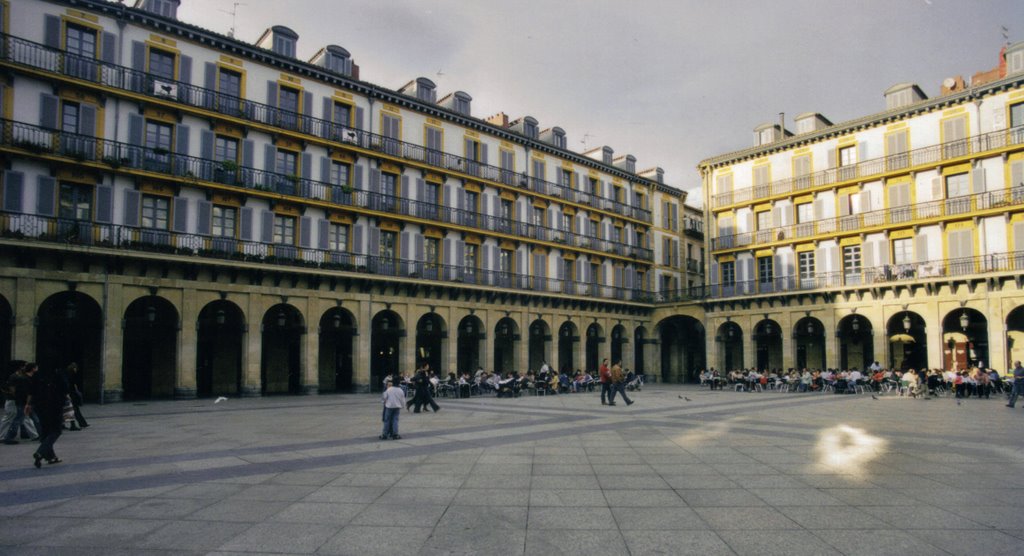 Donostia - Konstituzioa plaza [13.04.2003] by Jordi Peralta