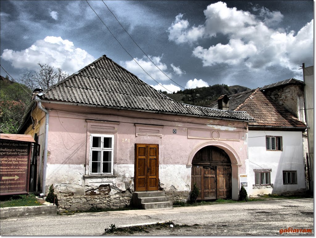 Casa traditionala din Rosia Montana by gabi@vram