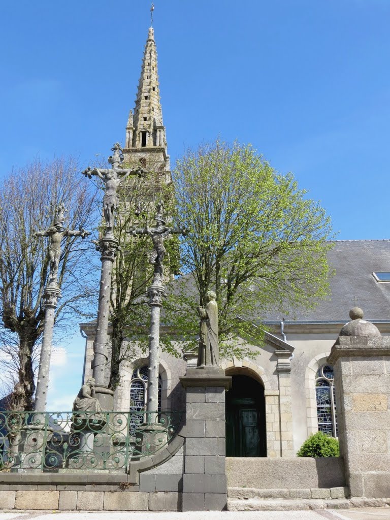 Plouguerneau - L'église et son calvaire by epaulard59