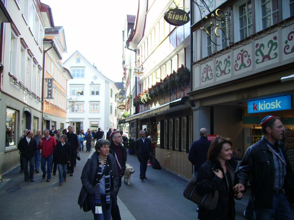 Streetlive in Appenzell (Recognize the colored buildings) by saschafuchs