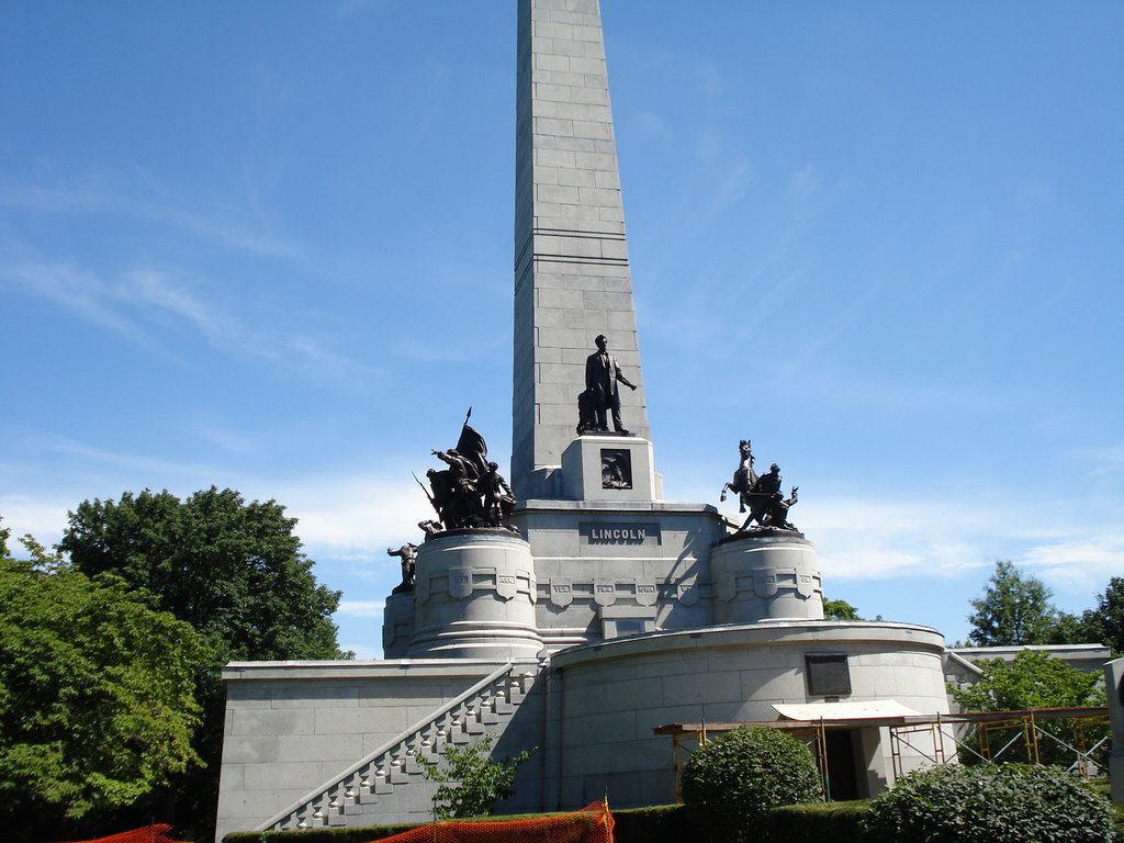 Lincoln's Tomb by hawk460