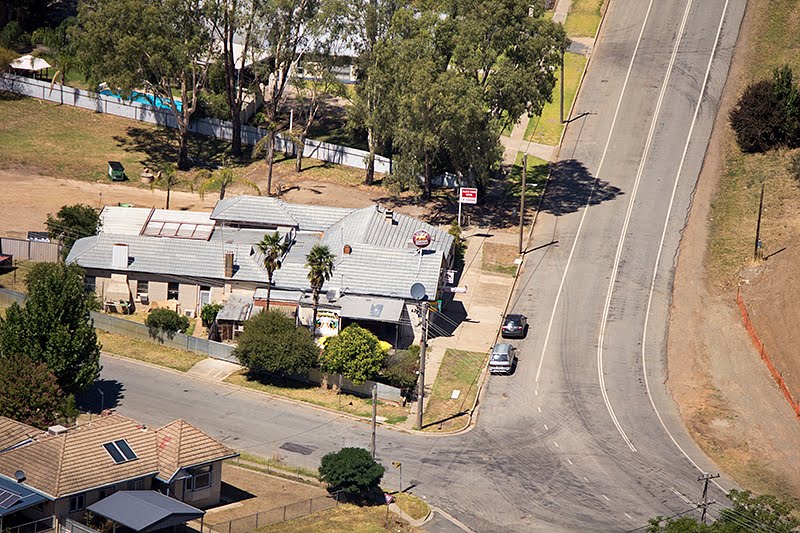 Black Swan Hotel in North Wagga by Robert Myers