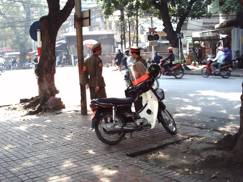 VIETNAM - Hanoi - Metropolitan police by BANFAR