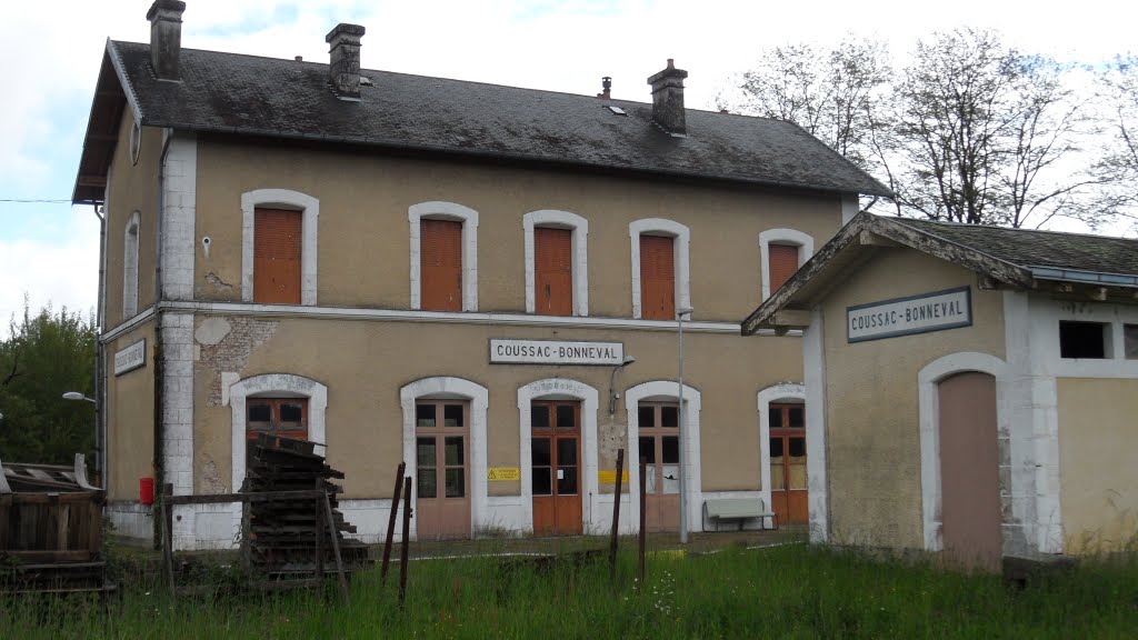 Gare SNCF Coussac-Bonneval by hielko