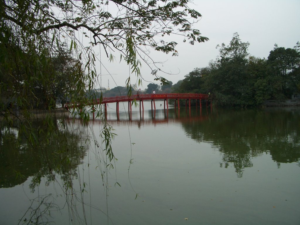 VIETNAM - Hanoi - Bridge to Ngoc Son Temple by BANFAR