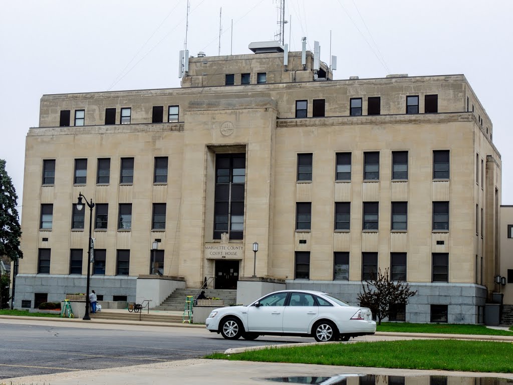 Marinette County Courthouse by D200DX