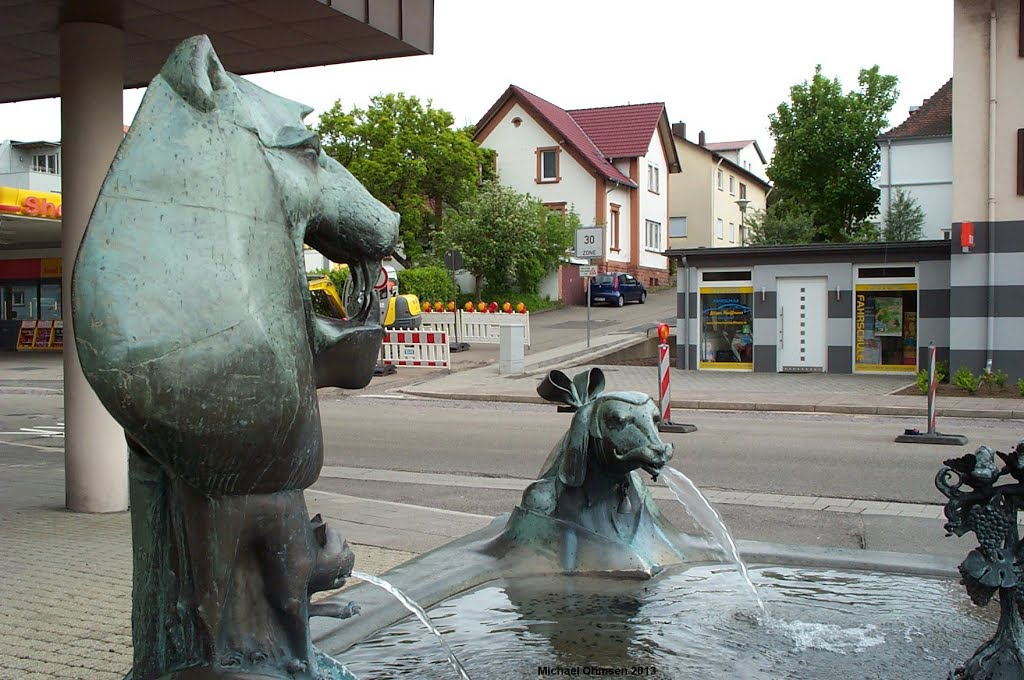 Wein-Brunnen von Prof. Gernot Rumpf in Bad Bergzabern by Michael Ohmsen