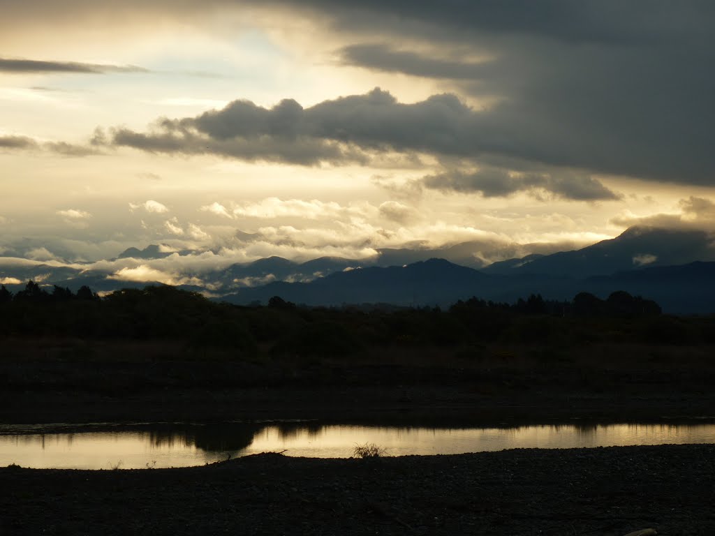 Richmond Ranges from Wairau Bar by whvn