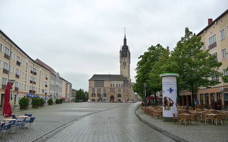 Das Rathaus Dessau ist ein 1910 nach Plänen des Architekturbüros Reinhardt und Süßenguth aus Charlottenburg erbautes Wahrzeichen der Stadt Dessau by elfatuo