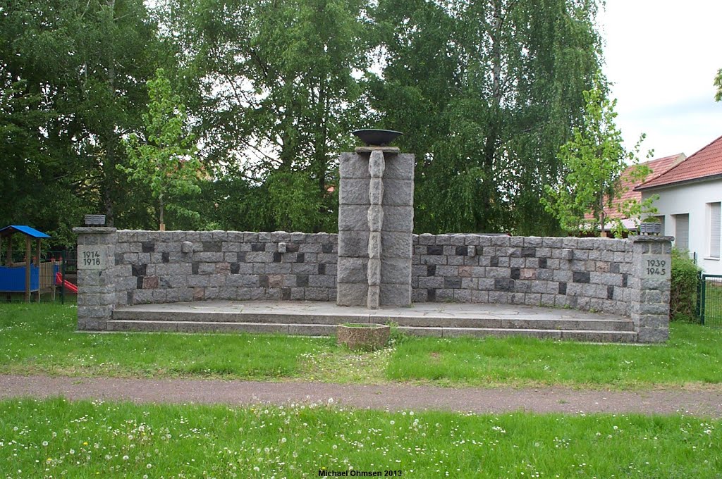 WW I+II-Kriegerdenkmal in Heßheim by Michael Ohmsen