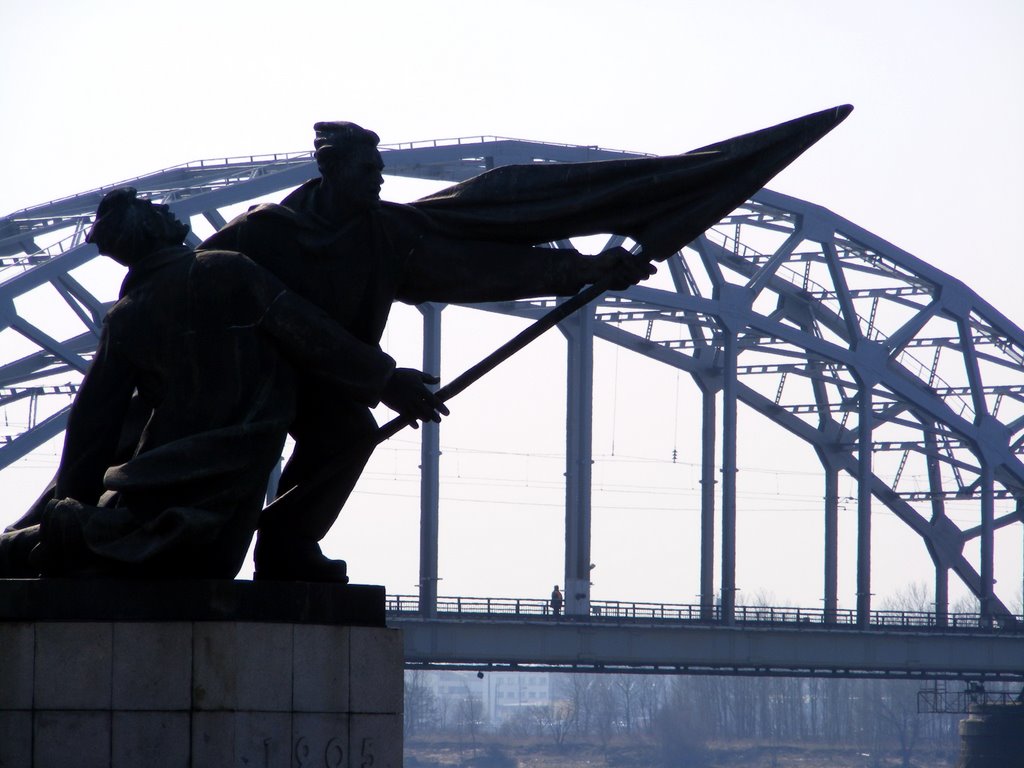 The statue near the bridge by Анастасия Попова