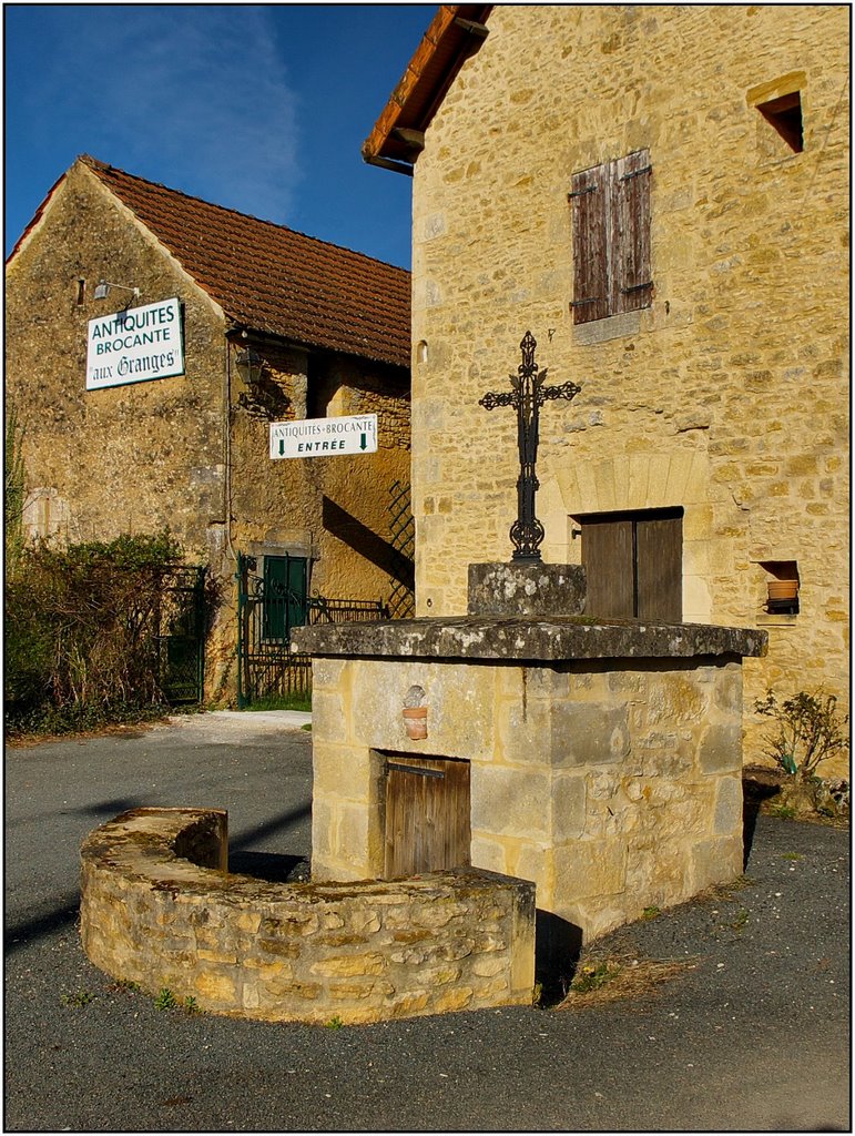 SAINT-VINCENT-LE-PALUEL [24] : Fontaine et croix à Malevergne (mars 2008) by Michel Chanaud