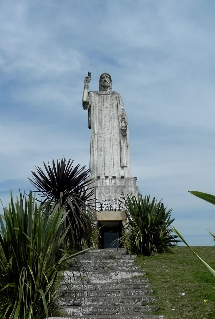 Cerrro San Javier. Cristo bendicente by Oscar Sacchi