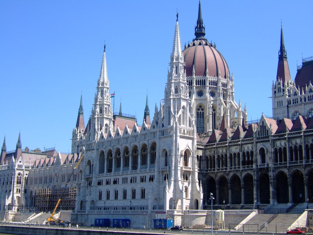 Hungarian parliament by begapics