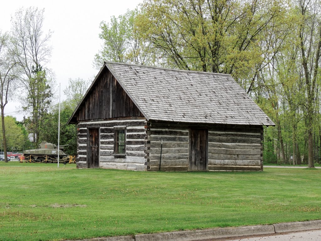 Old Beyer Home Museum log cabin by D200DX