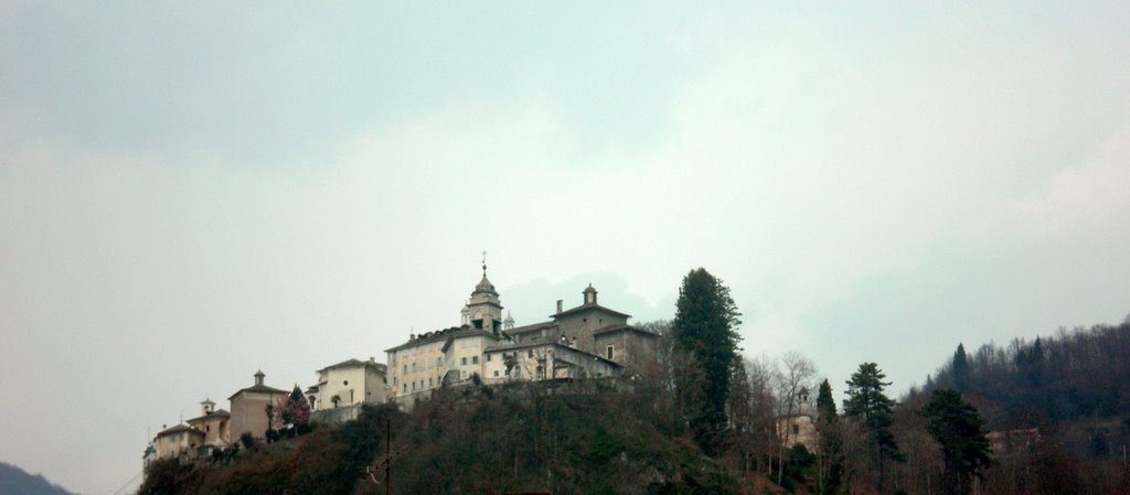 Il Sacro Monte di Varallo Sesia (VC) visto dalla statale by Ilda Casati