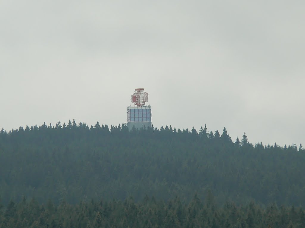 Johanngeorgenstadt (Erzgeb.) - Zoom zum Auersberg mit der SREM-Radarstation der DFS (1019 m ü. NN) by Thomas Eichler