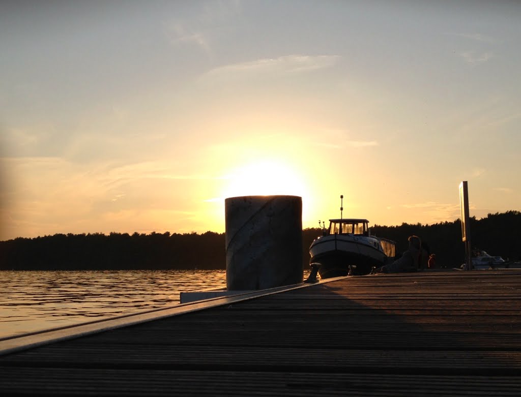 Sonnenuntergang am Pier 38 by Campingplatz Krossinsee