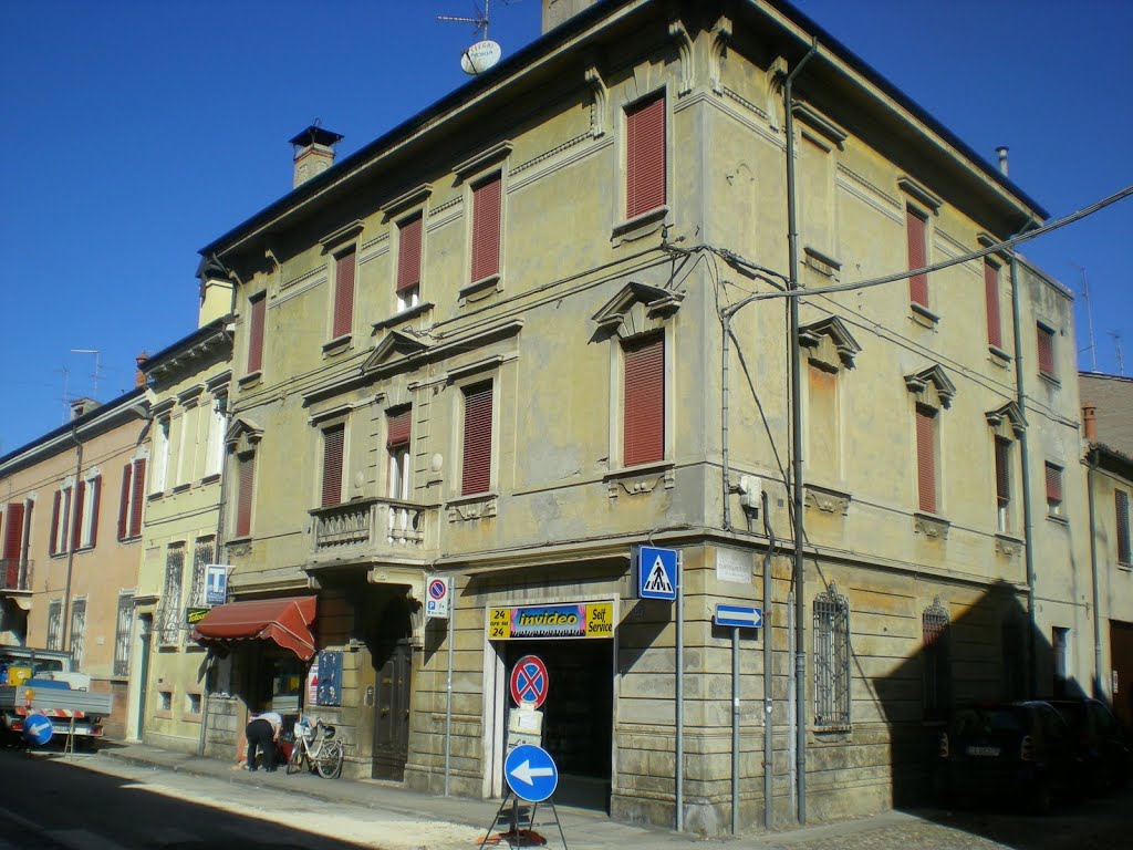 Edificio de Ferrara by Felizrenedo