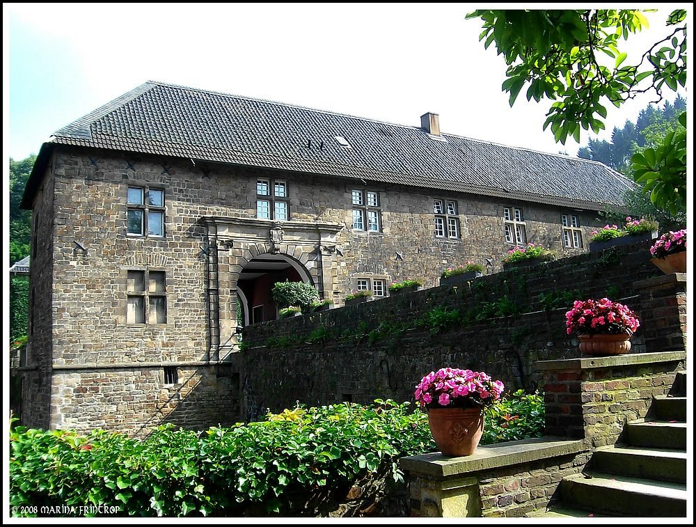 Vorburg von Schloss Hugenpoet in Essen-Kettwig by Marina Frintrop