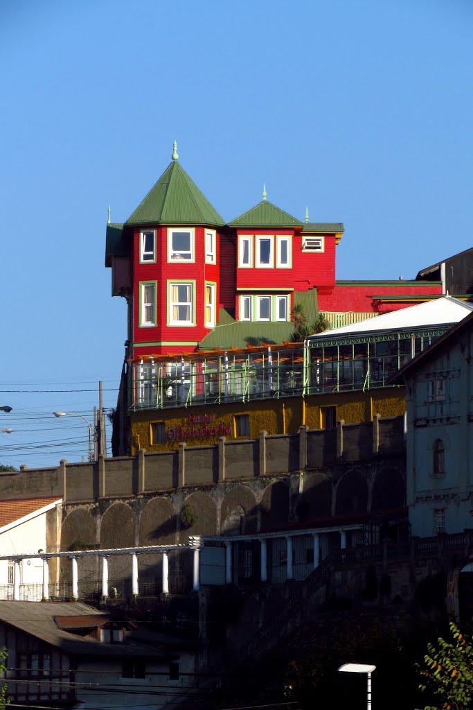 Residencia Offenbacher desde calle Valparaíso by Claudio Paz