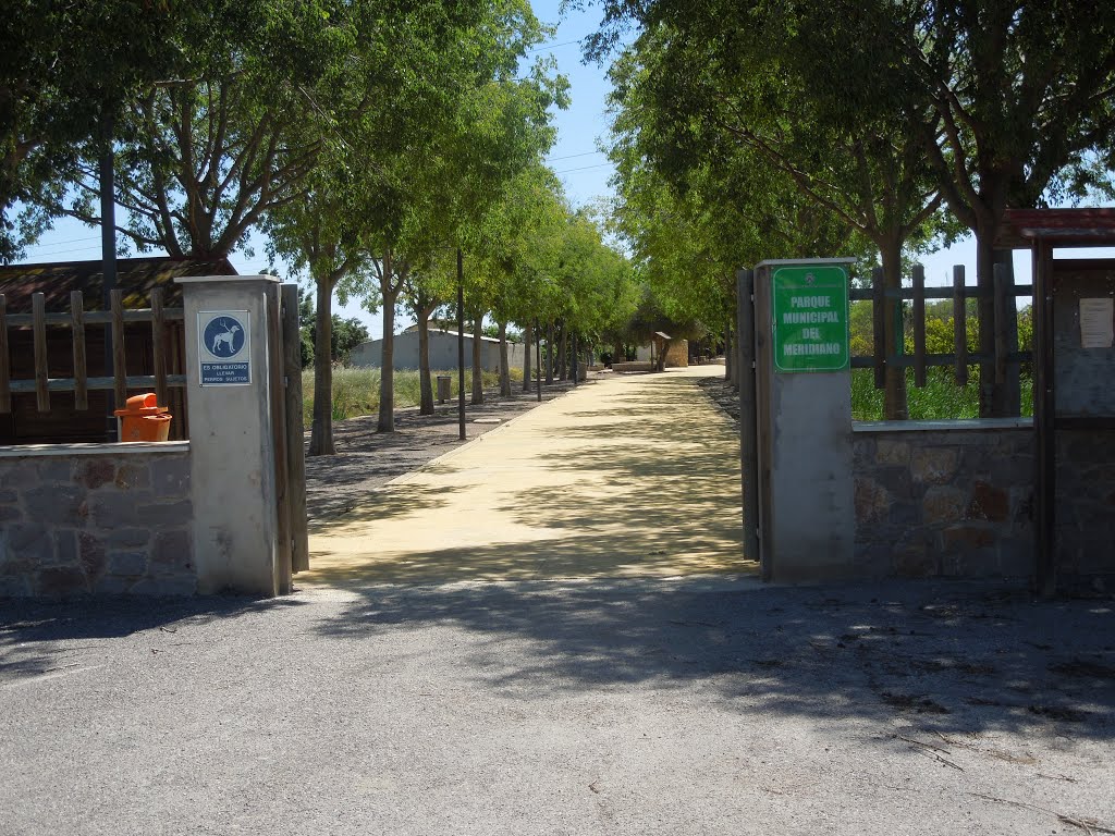 Entrada al Parque del Meridiano by luchana