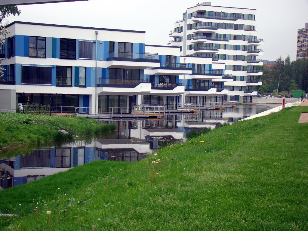 Hamburg-Wilhelmsburg - Wasserhäuser an der IGS by HarryAusdemharz