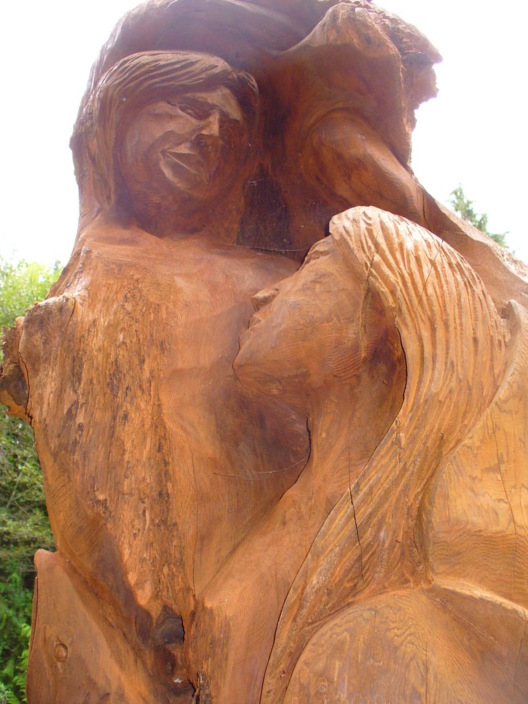 Award-winning chain saw carving by Rick Fowler