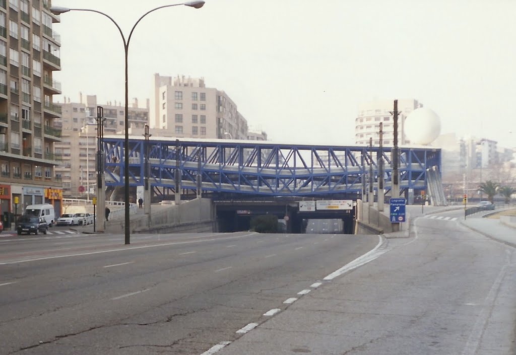 Antiguo paso elevado en la avenida de Madrid. Zaragoza. by María Fernando