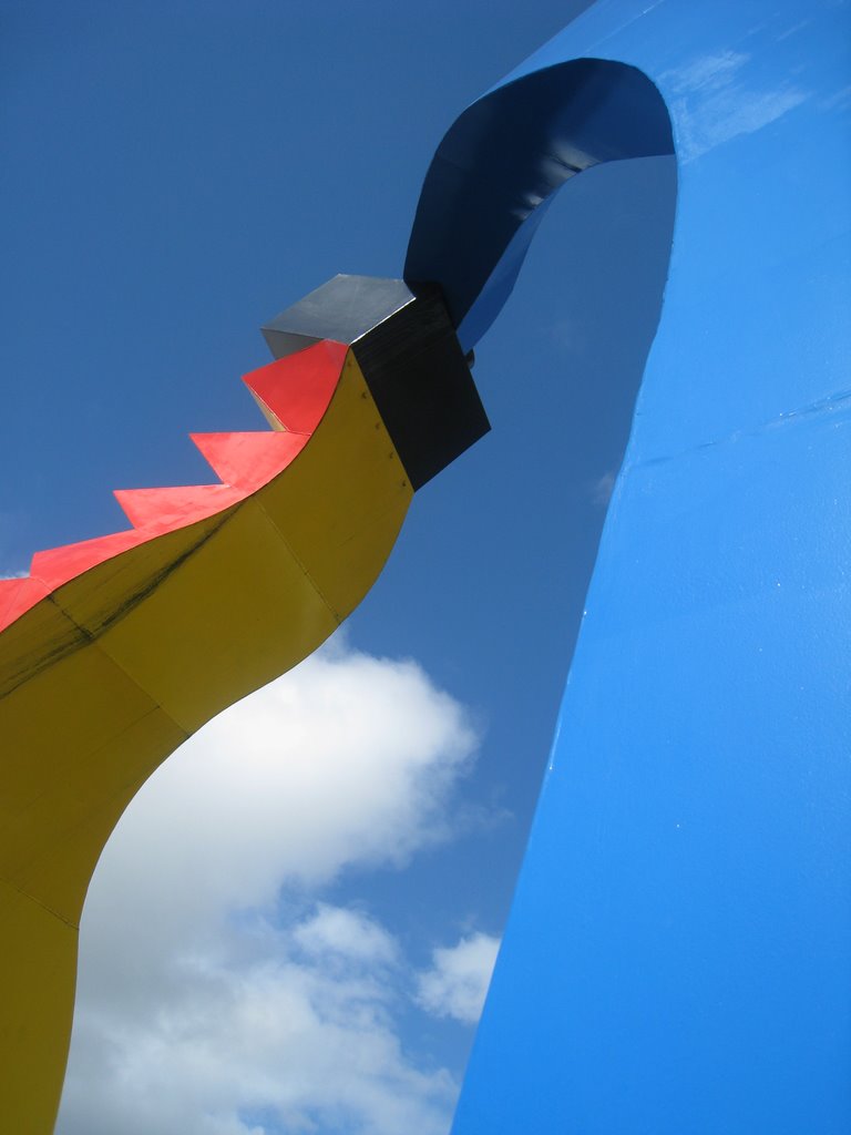 The Player, a 30ft Steel sculpture. by Andy Newman.