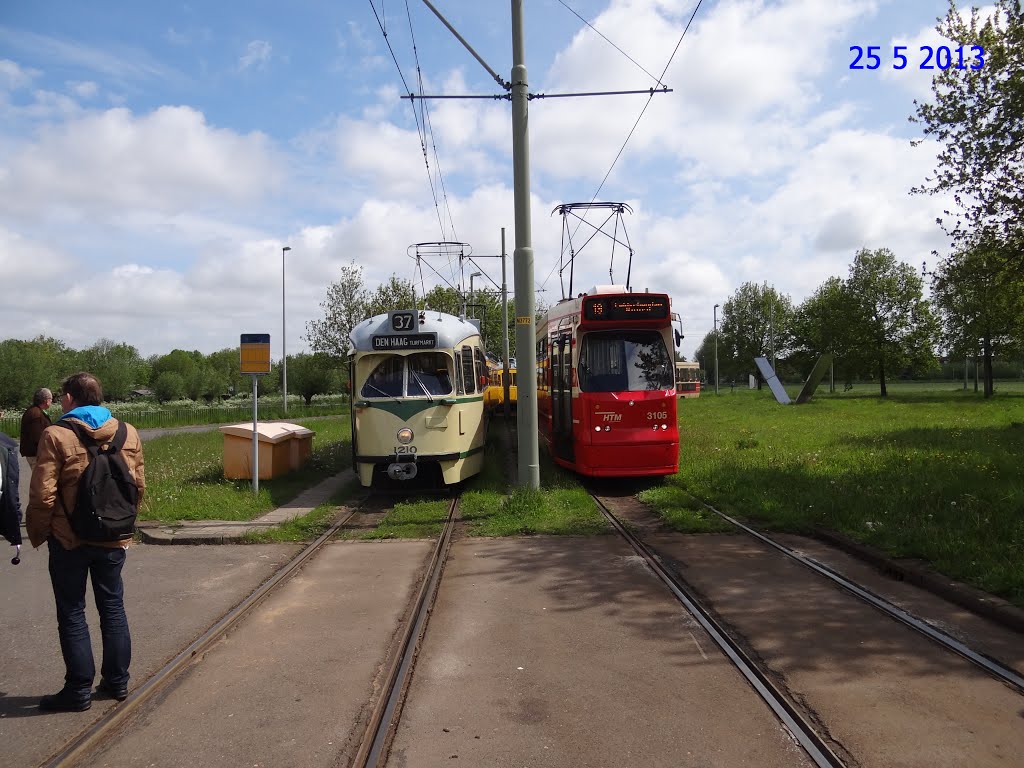 2732 25-05-13 SHTM Donateursverg 19 Delft Tanthof De 1210 naast een GTL op lijn 19 by paklos