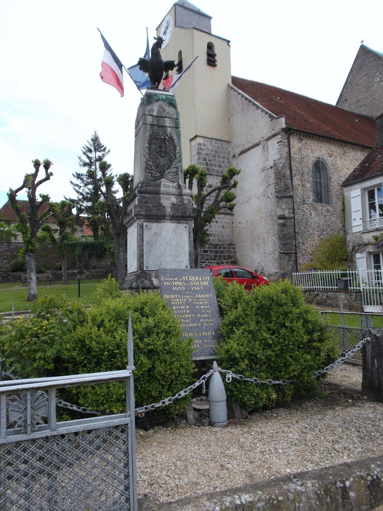 77-Verdelot Monument aux morts by jefrpy