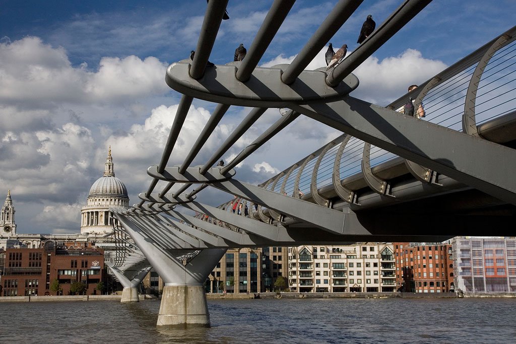 Millenium Bridge by Rob Edgcumbe