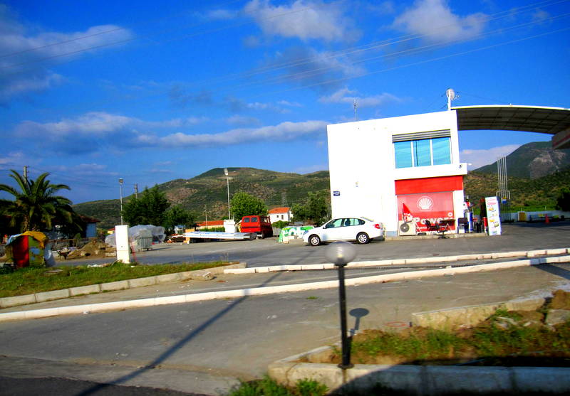 Selçuk İzmir yol kenarı by Osman Ünlü