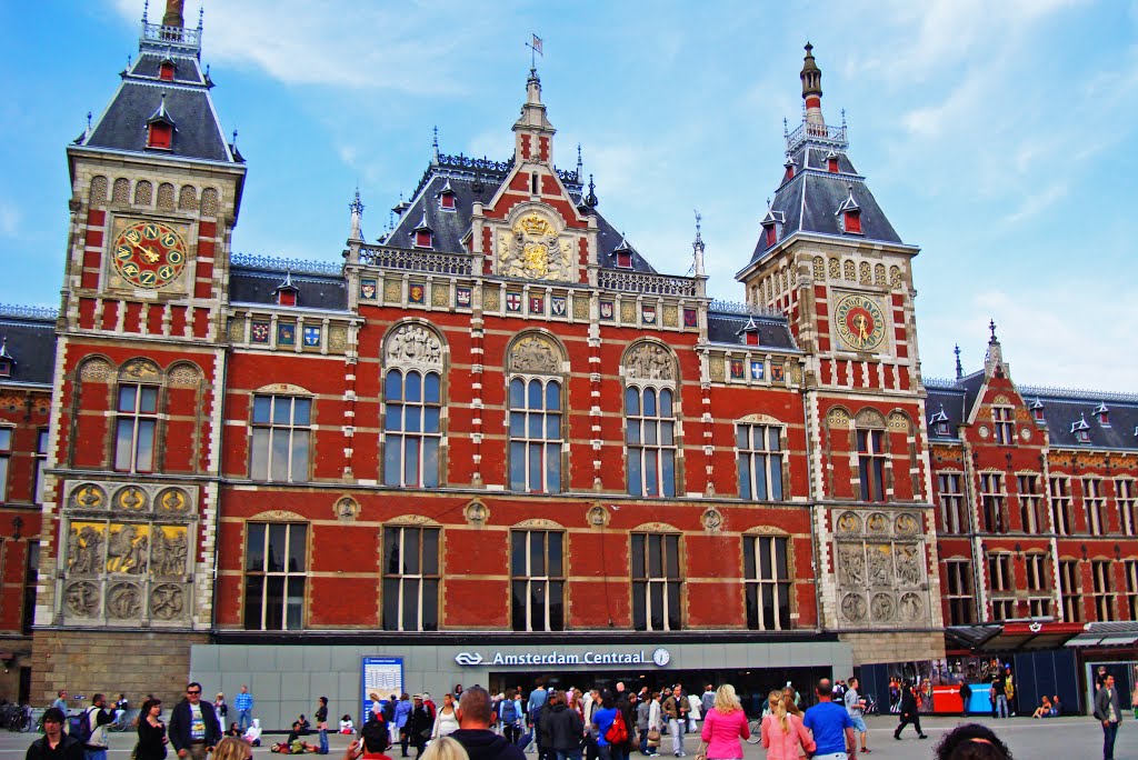 Amsterdam Centraal Station by starMAN