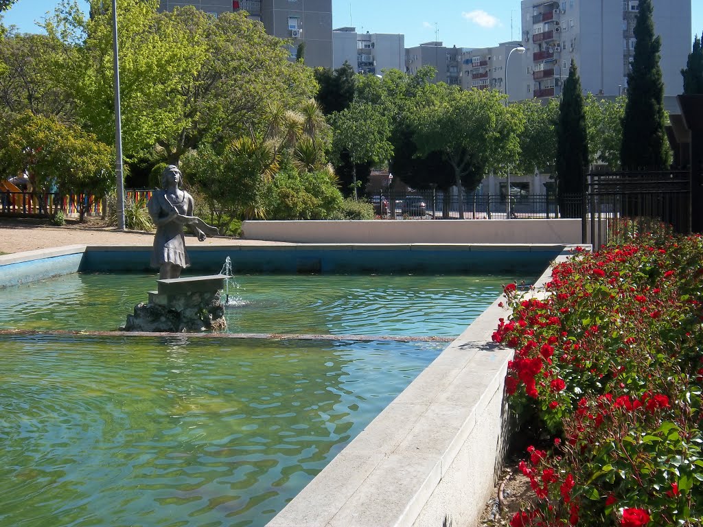 Estatua y fuente en el parque de la Paz by serfuen