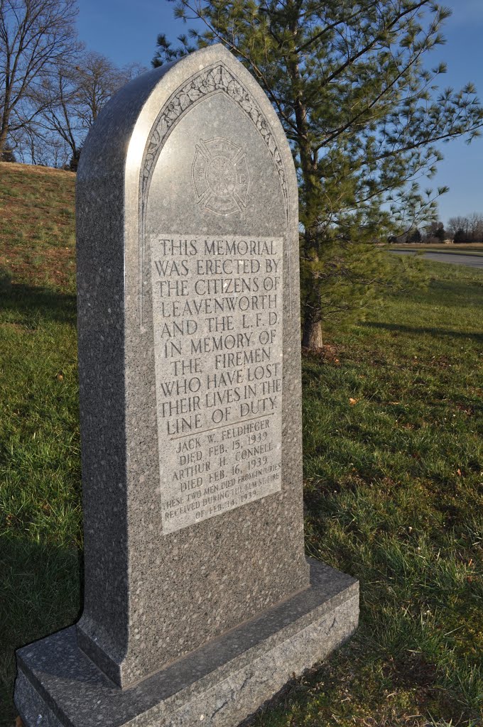 Memorial for fallen Firefighters by melissabower