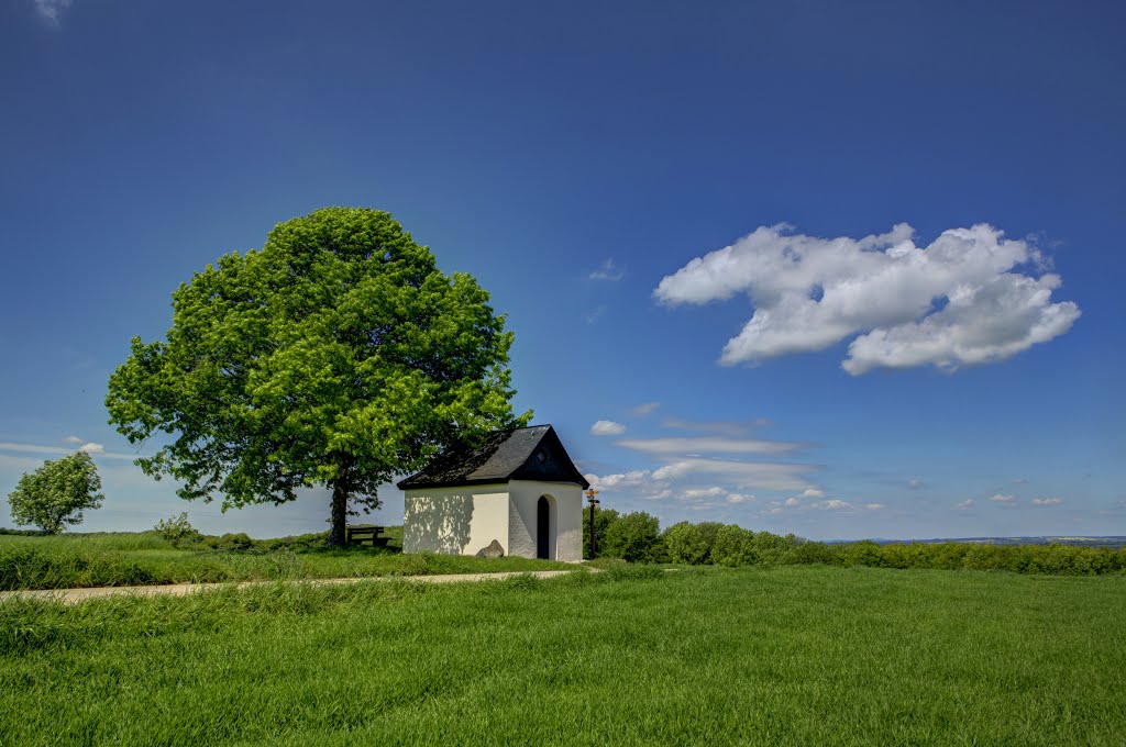 Kleine Kapelle im Frühling by Heinz Peierl