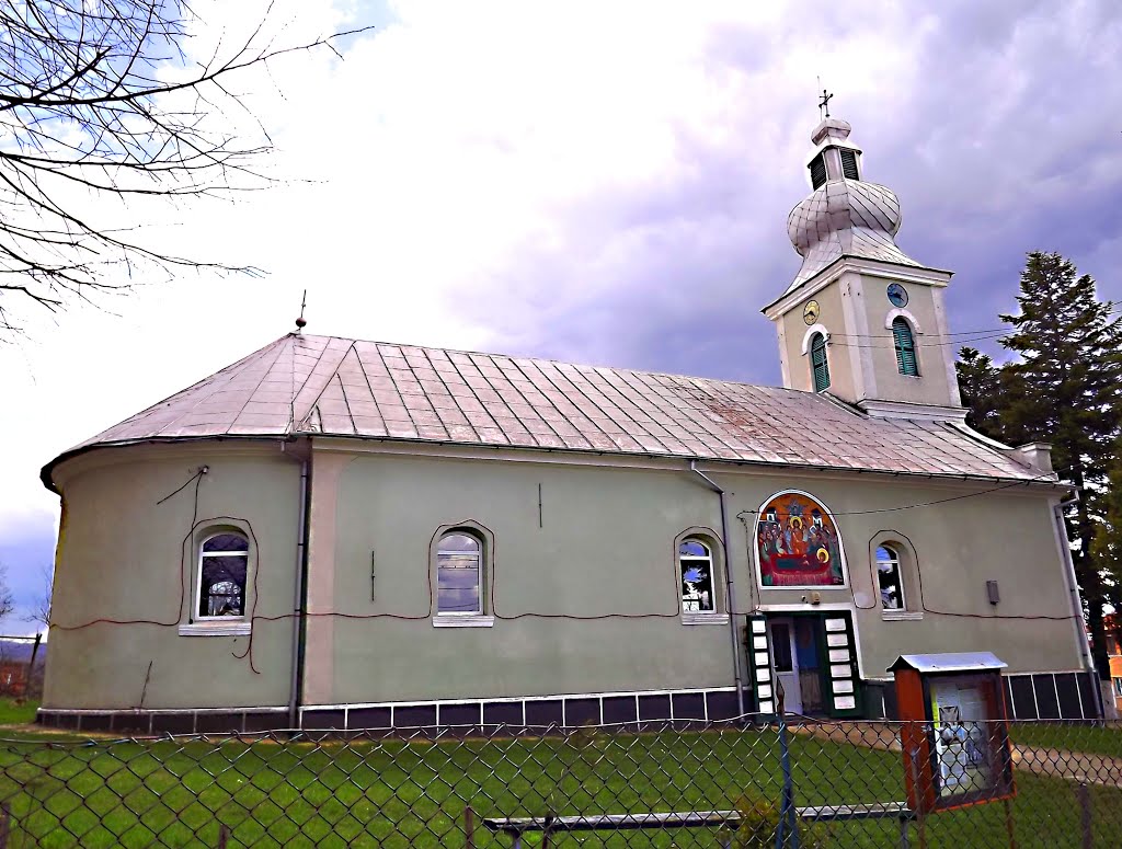 Târnova - Biserica Ortodoxă ''Adormirea Maicii Domnului'' by danger.mouse