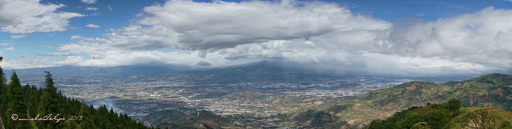 Vista del Valle Central desde el proyecto eólico, San José, Costa Rica--------------------------------------------------------------------------------------------------------------------------------------------------------------My email: artehuetar@gmail.com by Melsen Felipe