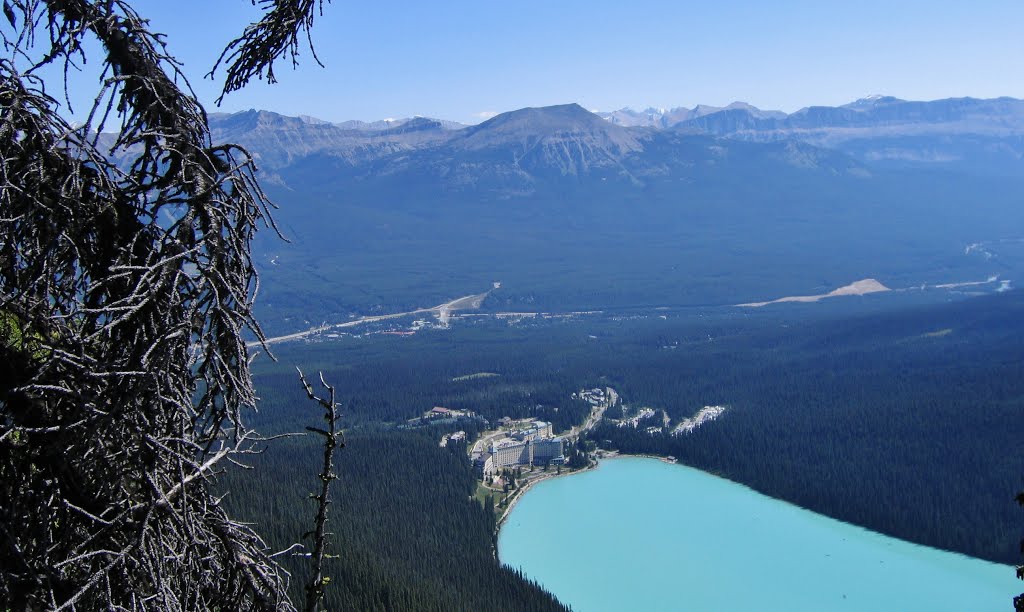 Lake Louise by Qwesy