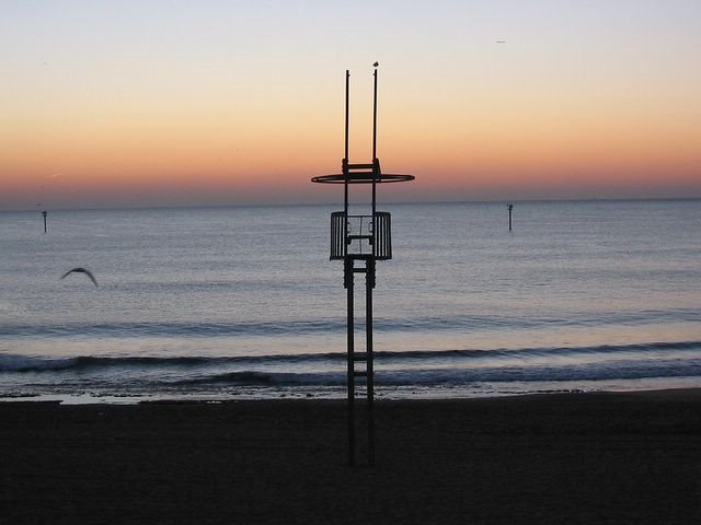 Sortida_del_sol_a_la_platja_de_barcelona_1 by kv crew