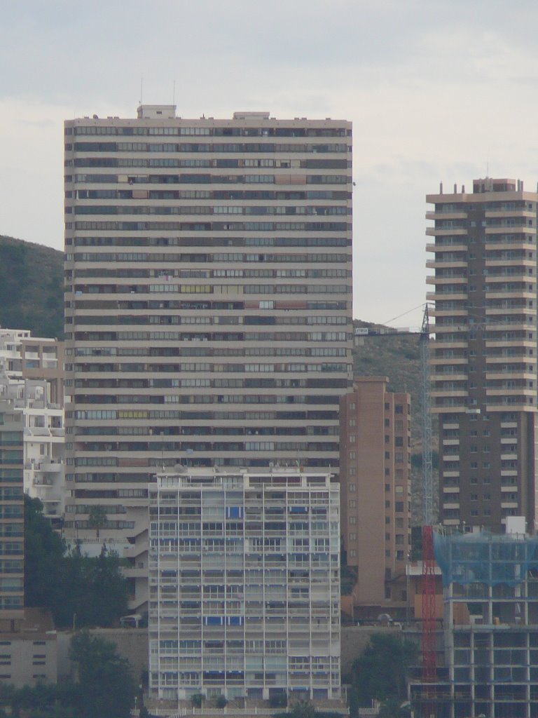 EDIFICIO TRINISOL II by loisamigos