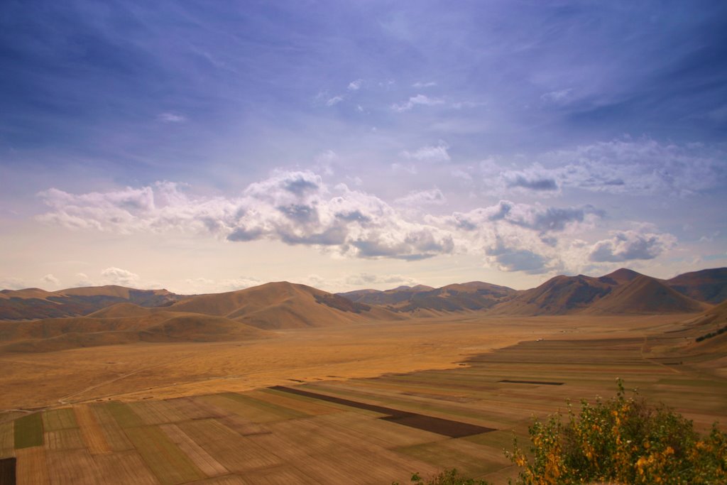 LA ''PIANA''DI CASTELLUCCIO DI NORCIA by **DANILO AGNAIOLI**