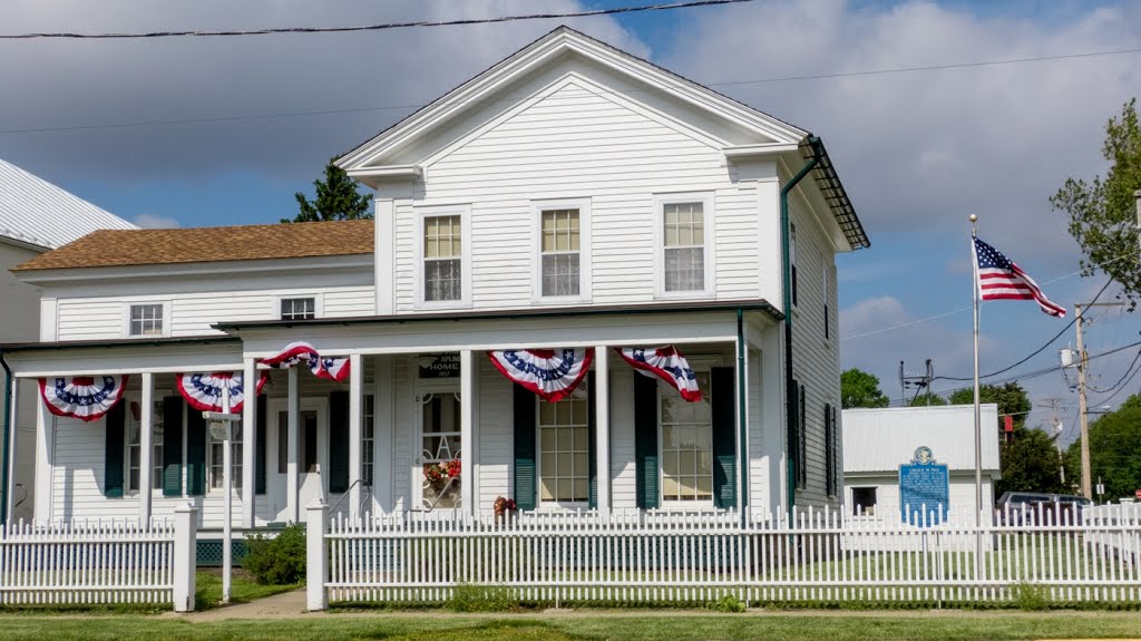 Aplington Home (Polo Historical Society) by D200DX